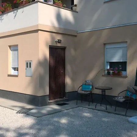 Gasthuis Studio Apartman Romana 3*